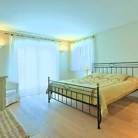 Alma Villa *