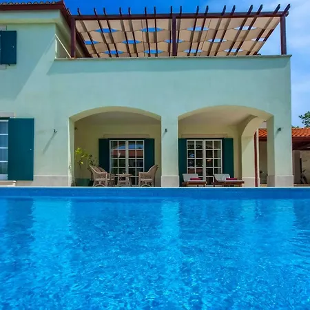 Alma Villa *