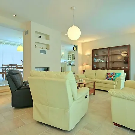 Alma Villa