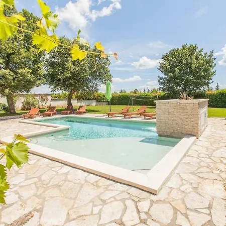 Alma Villa *