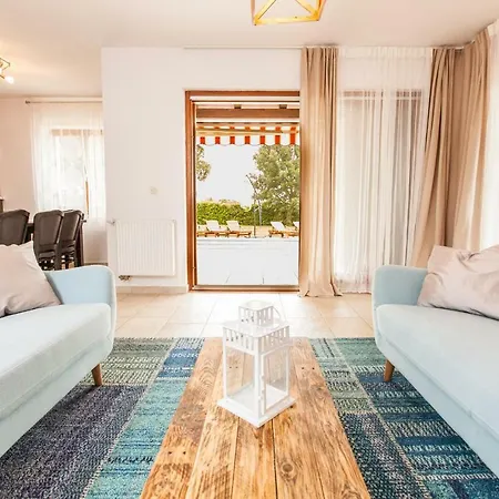 Alma Villa *