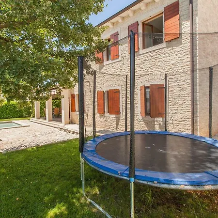 Alma Villa *