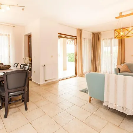 Alma Villa *