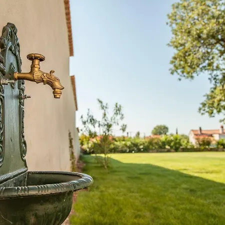 Alma Villa *